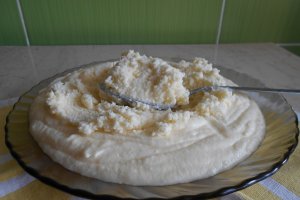Crema de ciocolata alba, cu mascarpone si unt