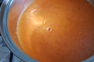 Supa crema de rosii cu busuioc