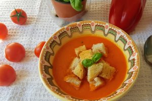 Supa crema de rosii cu busuioc