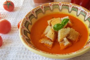 Supa crema de rosii cu busuioc