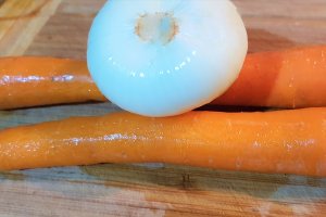 Ciorba de perisoare cu zucchini, smantana si tarhon