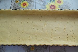 Desert tarta cu crema de lamaie si fructe de padure