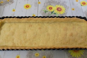 Desert tarta cu crema de lamaie si fructe de padure