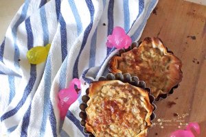 Aperitiv mini tarte cu drob de pui, in foietaj