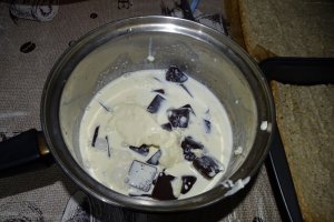 Desert prajitura cu crema de ciocolata si banane