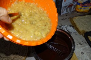 Desert prajitura cu crema de ciocolata si banane