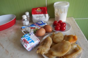 Aperitiv budinca sarata, cu ardei copti, telemea si rosii cherry
