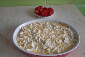 Aperitiv budinca sarata, cu ardei copti, telemea si rosii cherry