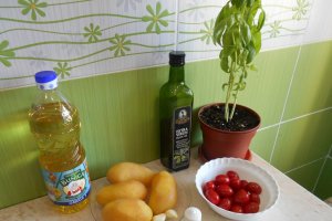 Salata picanta de rosii cherry, cu garnitura de cartofi