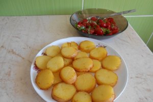 Salata picanta de rosii cherry, cu garnitura de cartofi
