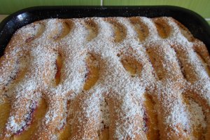 Desert pandispan pufos cu nectarine