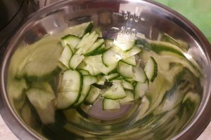 Salata cu avocado si creveti