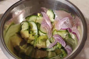 Salata cu avocado si creveti