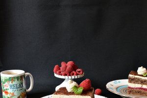 Desert prajitura cu jeleu de zmeura si crema de cafea