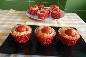 Aperitiv briose, cu sunca si rosii cherry