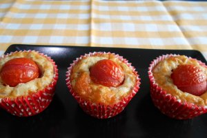Aperitiv briose, cu sunca si rosii cherry