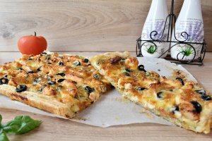 Tarta cu foietaj, pui si dovlecel