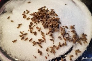 Desert biscuiti din faina de alac, parfumati cu lavanda