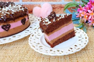 Desert tort cu mure si ciocolata