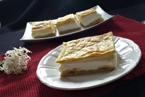 Desert cremsit cu crema de vanilie si frisca