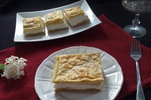 Desert cremsit cu crema de vanilie si frisca