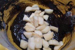 Desert chec cu pere si ciocolata