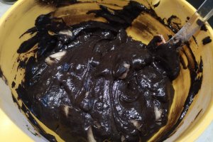 Desert chec cu pere si ciocolata