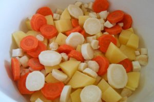 Supa crema de rosii, cu parmezan si crutoane