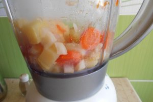 Supa crema de rosii, cu parmezan si crutoane