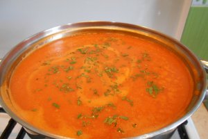 Supa crema de rosii, cu parmezan si crutoane