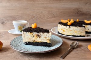 Desert cheesecake cu caise si oreo