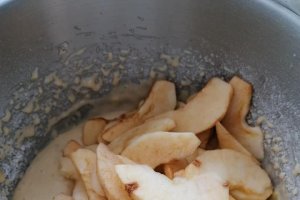 Desert chec cu mere si fulgi de migdale