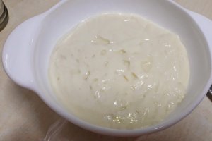 Desert rulouri cu foietaj de casa si crema de lamaie