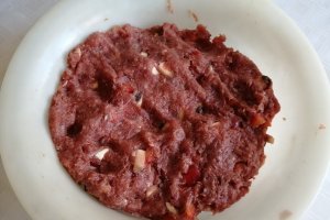 Aperitiv chec din carne, ciuperci si ardei gras