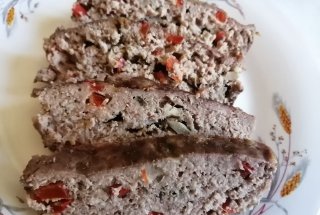 Aperitiv chec din carne, ciuperci si ardei gras