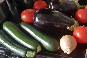 Ghiveci de legume (ratatouille) cu carnat chorizo