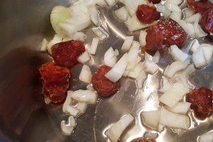 Ghiveci de legume (ratatouille) cu carnat chorizo