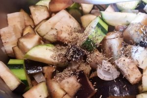 Ghiveci de legume (ratatouille) cu carnat chorizo