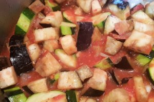 Ghiveci de legume (ratatouille) cu carnat chorizo