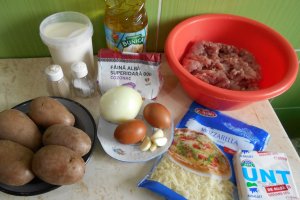 Chiftele din carne de porc, in fagure de cartofi