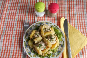 Chiftele din carne de porc, in fagure de cartofi