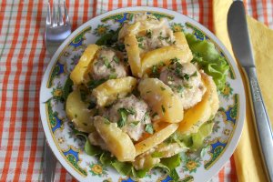 Chiftele din carne de porc, in fagure de cartofi
