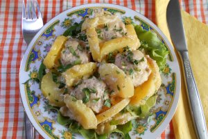 Chiftele din carne de porc, in fagure de cartofi