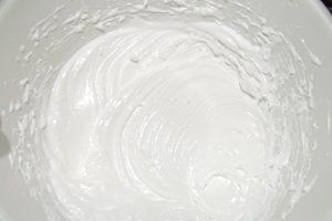 Desert Pavlova, cu rochie de vara intr-o toamna