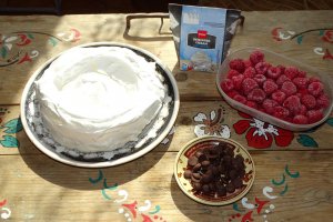 Desert Pavlova, cu rochie de vara intr-o toamna