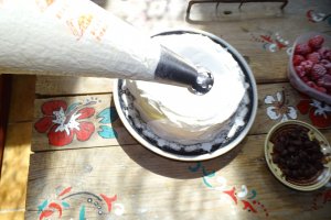 Desert Pavlova, cu rochie de vara intr-o toamna