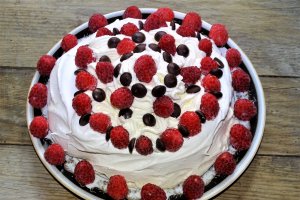 Desert Pavlova, cu rochie de vara intr-o toamna