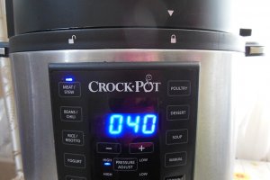 Rulada de purcel cu sos barbeque la Multicooker Crock Pot Express