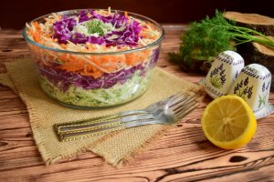 Salata duo de varza cu morcovi si telina