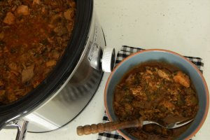 Mancare greceasca de miel capama) gatita la slow cooker Crock Pot